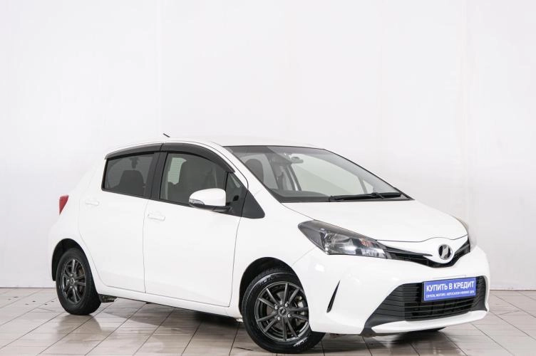 Toyota Vitz 2016 года в Красноярске