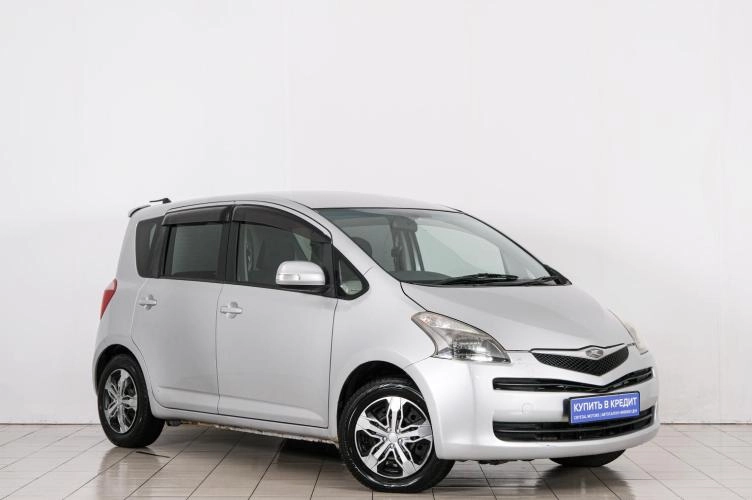 Toyota Ractis 2006 года в Красноярске