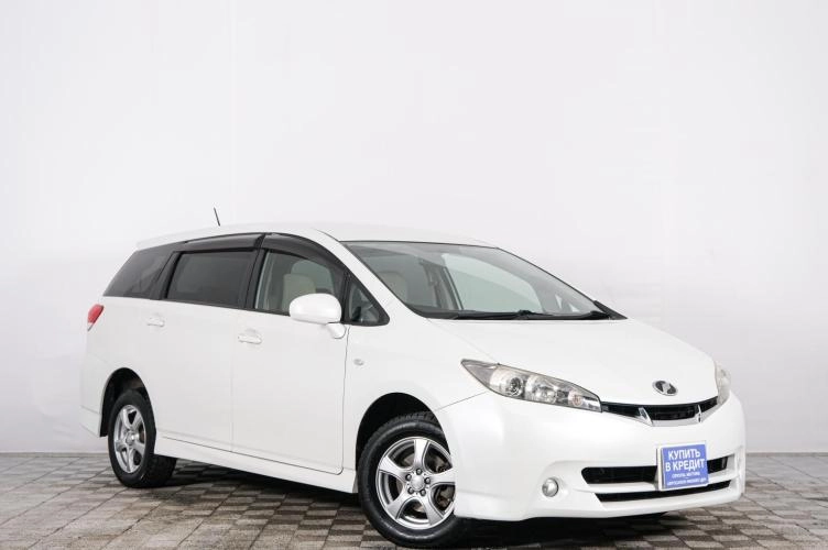 Toyota Wish 2010 года в Красноярске