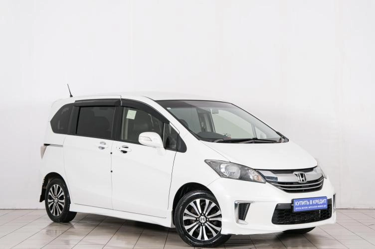 Honda Freed 2015 года в Красноярске