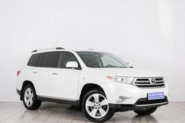Toyota Highlander 2012 года в Красноярске