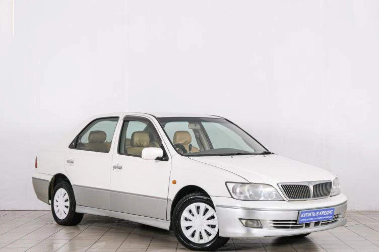 Toyota Vista 2000 года в Красноярске