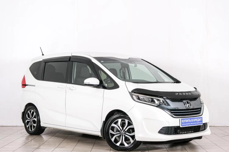 Honda Freed 2016 года в Красноярске
