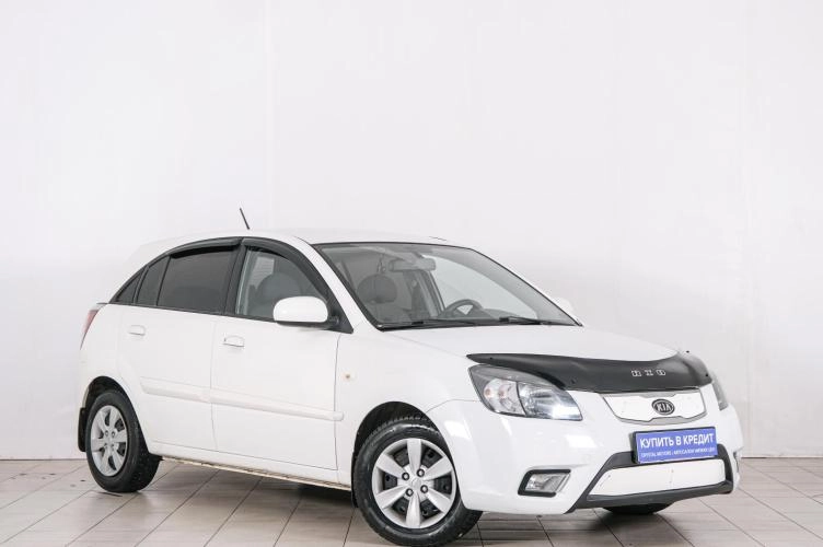 KIA Rio 2011 года в Красноярске
