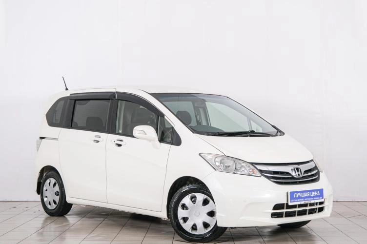 Honda Freed 2012 года в Красноярске