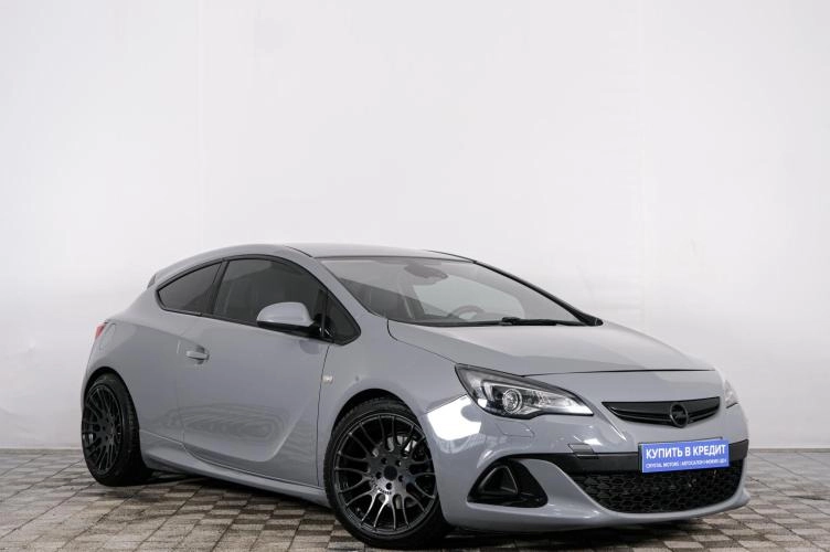 Opel Astra GTC 2012 года в Красноярске