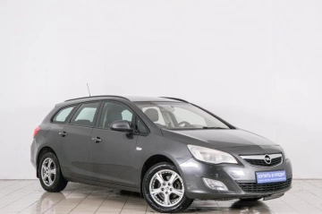 Opel Astra 2011 года в Красноярске