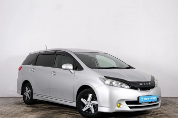 Toyota Wish 2011 года в Красноярске